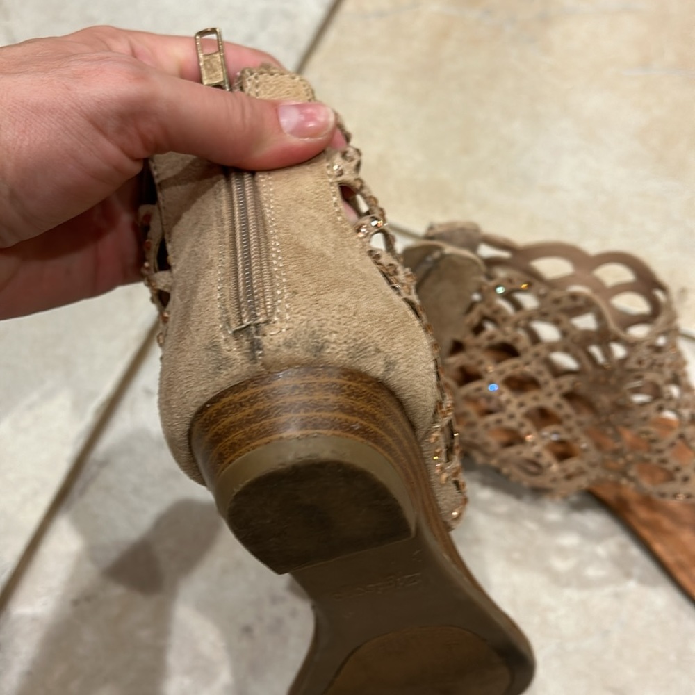 Sandals - Picture 3 of 4